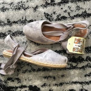 NWT Toms Bella Espadrilles Dove Grey